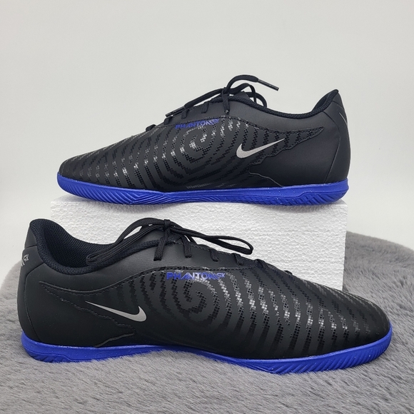 Nike Phantom GX Club Indoor/Court Soccer Shoes - Picture 2 of 6